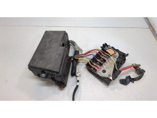 Блок предохранителей  Ford Focus 3 2014-2019      AV6Z14A003AA, CV6Z14A003BA, 14A068   