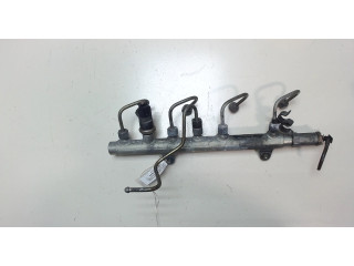 Рампа (рейка) топливная Mitsubishi Carisma