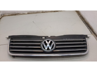Решетка радиатора  Volkswagen Passat 5 2000-2005          