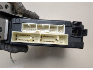 Блок предохранителей  Toyota Sequoia 2008-         