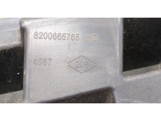 Решетка радиатора  Renault Modus          8200665765