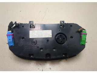 Панель приборов  Volkswagen Golf 4 1997-2005       1J0920805X     