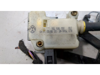 Замок багажника  Volkswagen Phaeton 2002-2010       