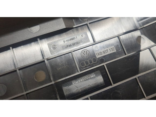 Крышка блока предохранителей  Volkswagen Golf 5 2003-2009         