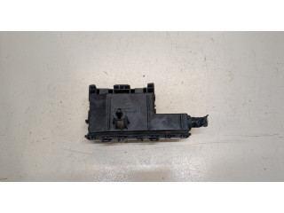 Блок реле Infiniti QX56 2004-2010 7154704430, 243827S010