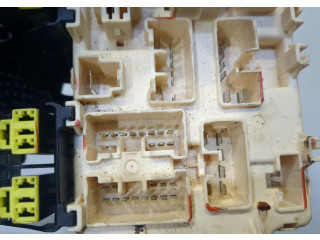 Блок предохранителей Mitsubishi Pajero / Montero 2000-2006 3.5