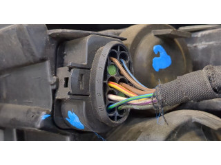 Фара передняя  Volkswagen Passat 8 2015- правая 