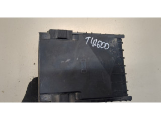 Блок предохранителей  Volkswagen Caddy 2010-2015         