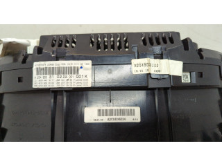 Панель приборов  Mercedes C W204 2006-2015       A2049003102     