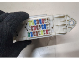 Блок предохранителей Lexus IS 2005-2013 8273053120, 8273053020 2.2