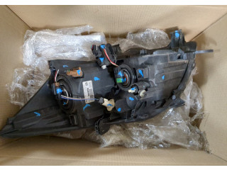 Фара передняя  Toyota Auris E15 2006-2012 правая 