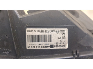 Фара передняя  Peugeot 208 2012-2019 правая 