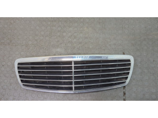 Решетка радиатора  Mercedes E W211 2002-2009          