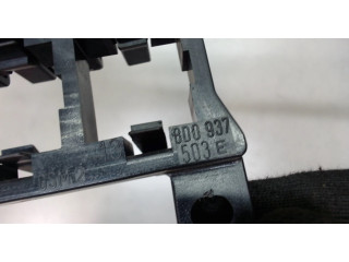 Блок предохранителей  Volkswagen Passat 5 2000-2005      8D093703E   5  1.9