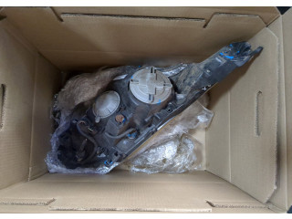 Фара передняя Toyota Avensis 3 2008-2018 левая