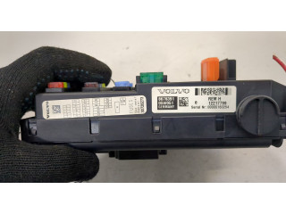 Блок предохранителей  Volvo XC90 2002-2014      8676391, 30728273   