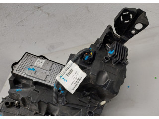 Фара передняя  Peugeot 3008 2016-2020 правая 