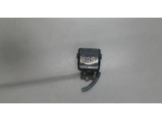 Блок реле  Pontiac Vibe 1 2002-2008      8274235030     1.8