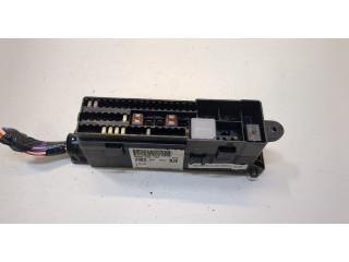 Блок предохранителей  Ford Kuga 2016-2019      GV4T14014BJE   