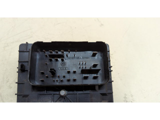 Блок предохранителей  Skoda Octavia (A5) 2004-2013      1K0937125A   