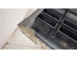 Решетка радиатора  Fiat Doblo 2005-2010          735395576