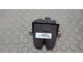 Замок багажника  Volvo V50 2004-2012       