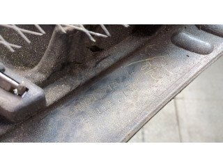 Решетка радиатора  Mitsubishi Pajero / Montero 2000-2006            3.2 