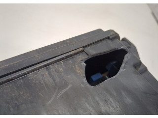 Блок предохранителей  Renault Trafic 2014-2021      758a68898r    1.6