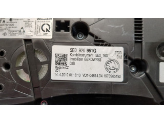 Панель приборов Skoda Octavia (A7) 2013-2023 5E0920951G