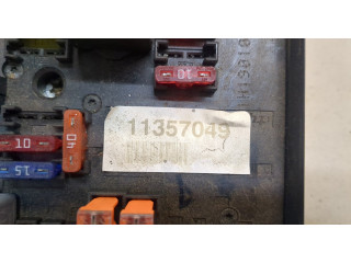 Блок предохранителей  Volkswagen Golf 5 2003-2009      11357049   