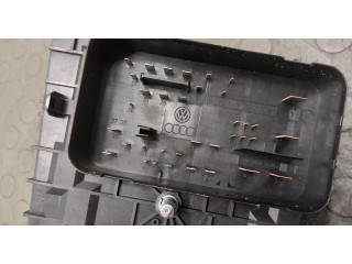Блок предохранителей Volkswagen Golf Plus 28304630O
