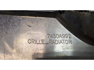 Решетка радиатора Mitsubishi Outlander 2015-2018 7450A638, 7450A753