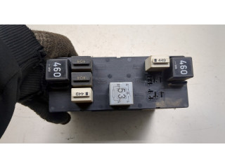 Блок предохранителей Volkswagen Caddy 2004-2010 8C0937049E