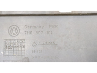 Бампер Volkswagen Transporter 5 2003-2015 передний 7H0807101F