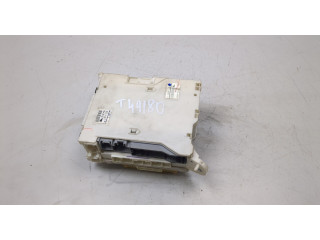 Блок предохранителей Lexus IS 2005-2013 8273053020