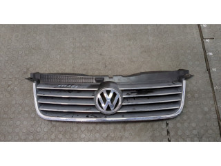 Решетка радиатора Volkswagen Passat 5 2000-2005 3B0853651L