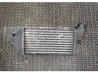 Интеркулер  Peugeot 5008 2009-2016 2.0  9673015780    