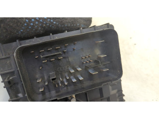 Блок предохранителей  Volkswagen Golf 5 2003-2009         