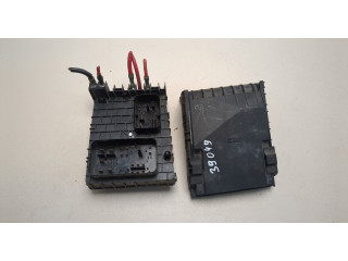 Блок предохранителей Volkswagen Golf 5 2003-2009 1K0937124K