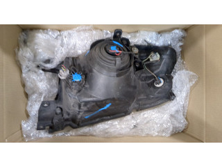 Фара передняя  Mitsubishi Pajero / Montero 2000-2006 правая 