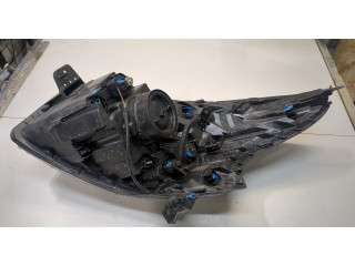 Фара передняя  Renault Trafic 2014-2021 правая 