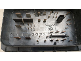 Блок предохранителей Volkswagen Golf 5 2003-2009 1K0937124K