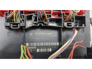 Блок реле  Volkswagen Caddy 2004-2015         