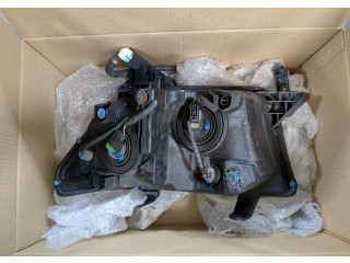 Фара передняя Toyota Sequoia 2008- правая