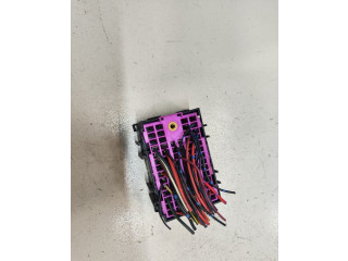 Блок предохранителей Volkswagen Transporter 5 2003-2009