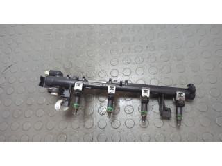 Форсунка топливная Volvo S40 2004-