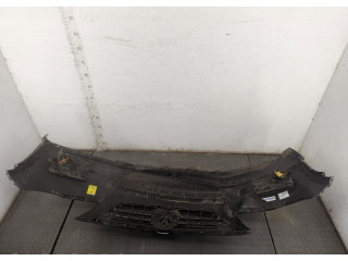 Решетка радиатора  Volkswagen Tiguan 2007-2011          5N0853651C