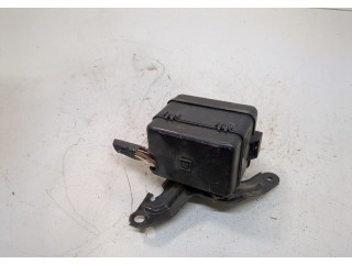 Блок реле  Toyota Highlander 2 2007-2013         