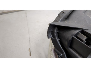 Фара передняя  Toyota Urban Cruiser правая 