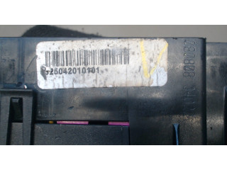 Блок предохранителей Volkswagen Golf 5 2003-2009 1K941824 2